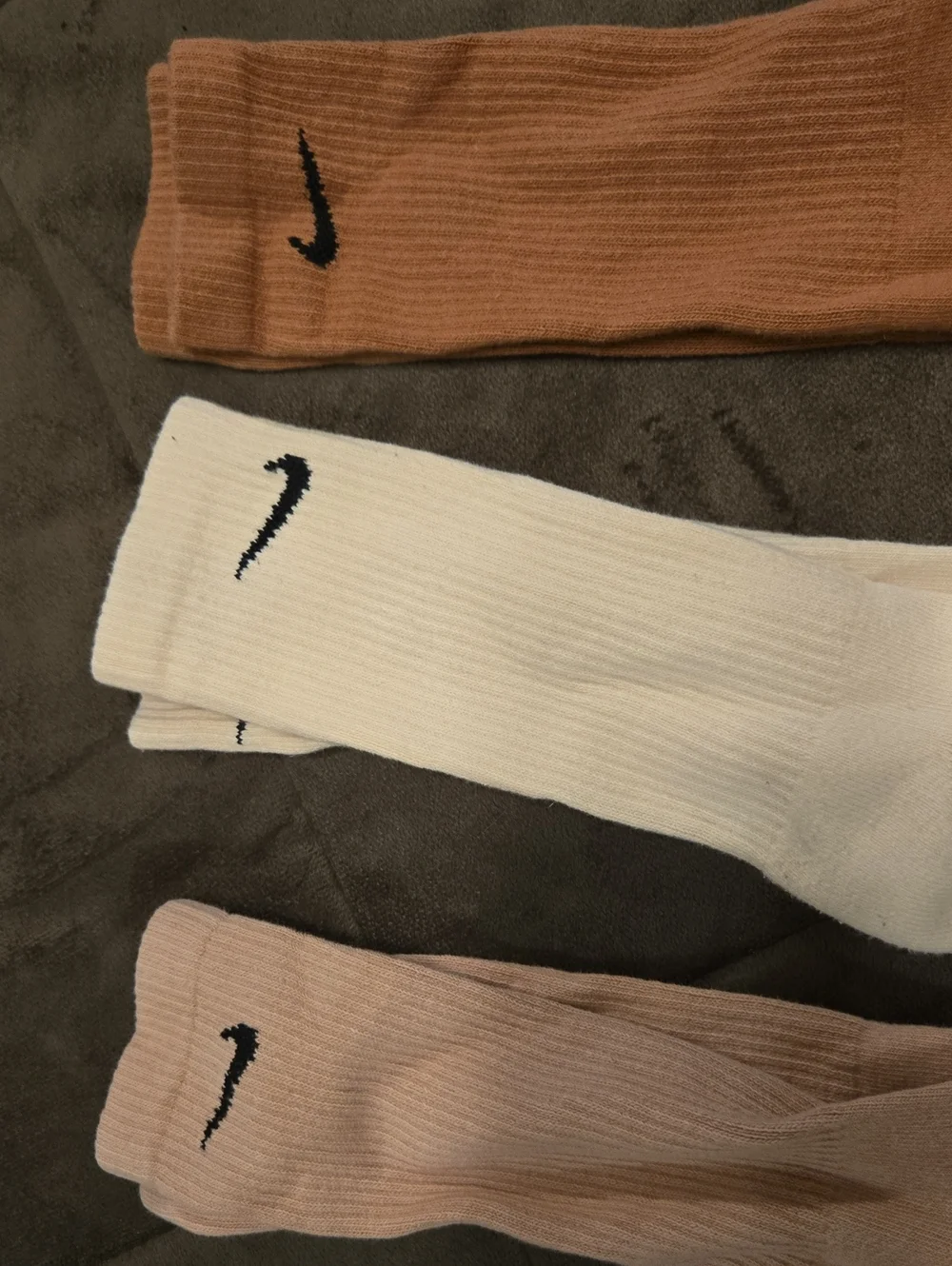 Nike Peach,Tan, Cream Athletic Crew Socks 3 Pair Adult Size Large